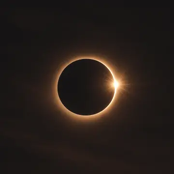 Jigsaw puzzle: A total solar eclipse with a glowing ring of light and a bright sunburst.